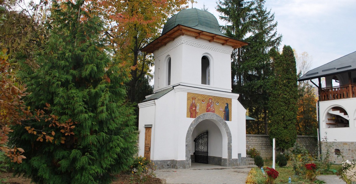 Clopotnita - Sfânta Mănăstire Ostrov