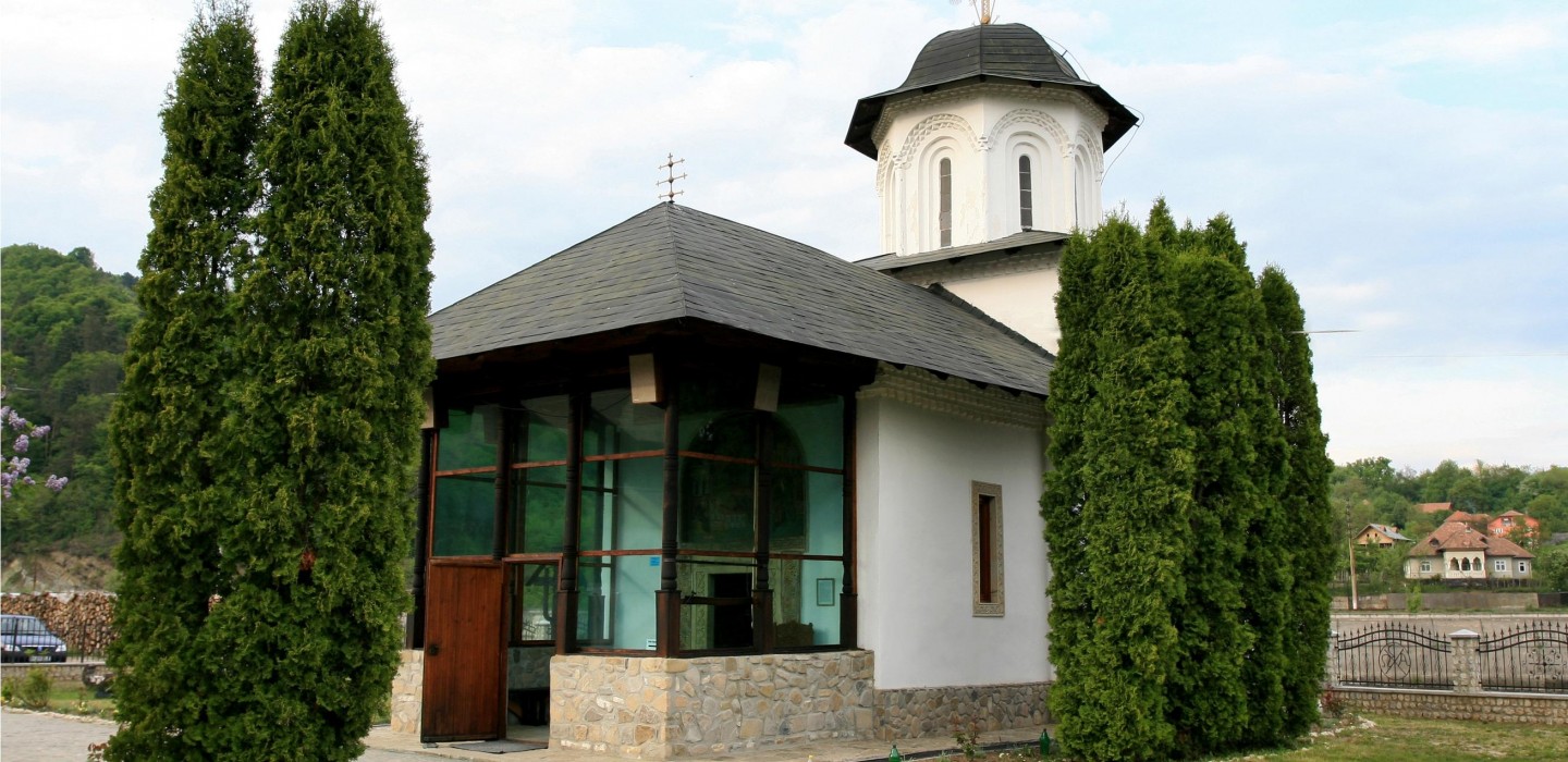 Biserica Sfintei Mănăstiri Ostrov