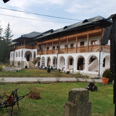 Chiliile Sfintei Mănăstiri Ostrov